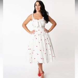 NWT L 10/12 Unique Vintage White and Red Roses Golightly Dress.